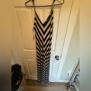 3/$8 🍁 Matty M Maxi Dress